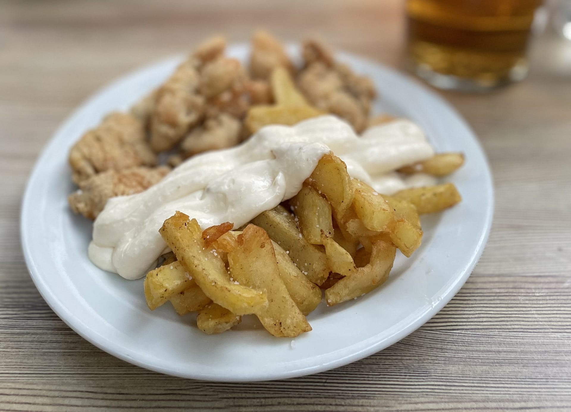 Chicken tears with fries & garlic dip